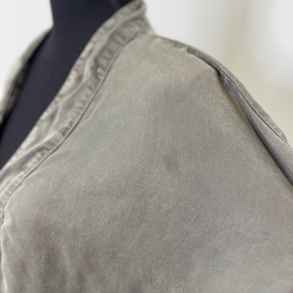 Lacausa Green Tencel V-Neck Front Slit Dress with Pockets (M) - Picture 10 of 10